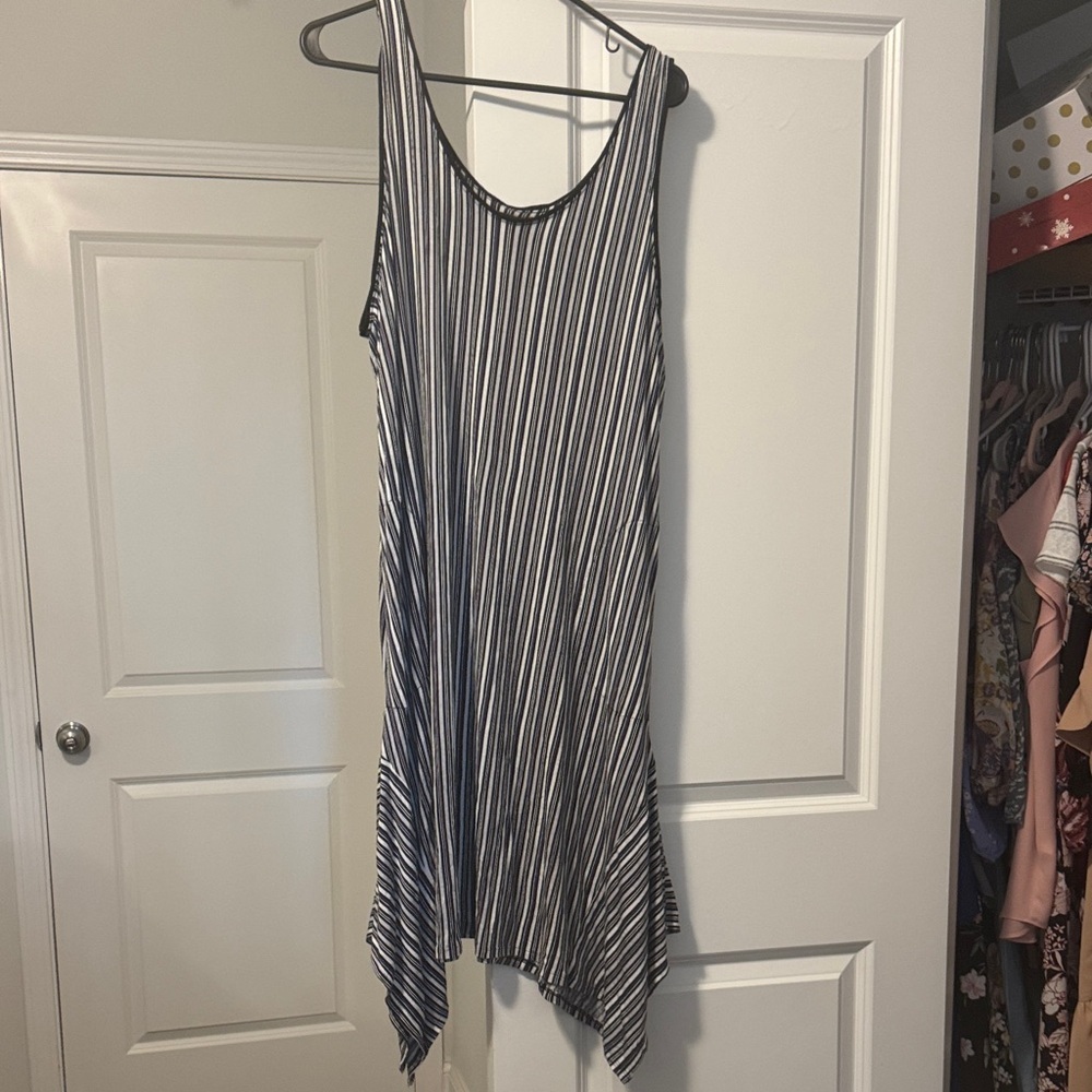 💜22. Simply Vera Vera Wang Black and White Striped Midi Dress